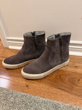 Frye Gia Lug Shearling Lined Suede Double Zip Booties womens 8.5 Boots shoes